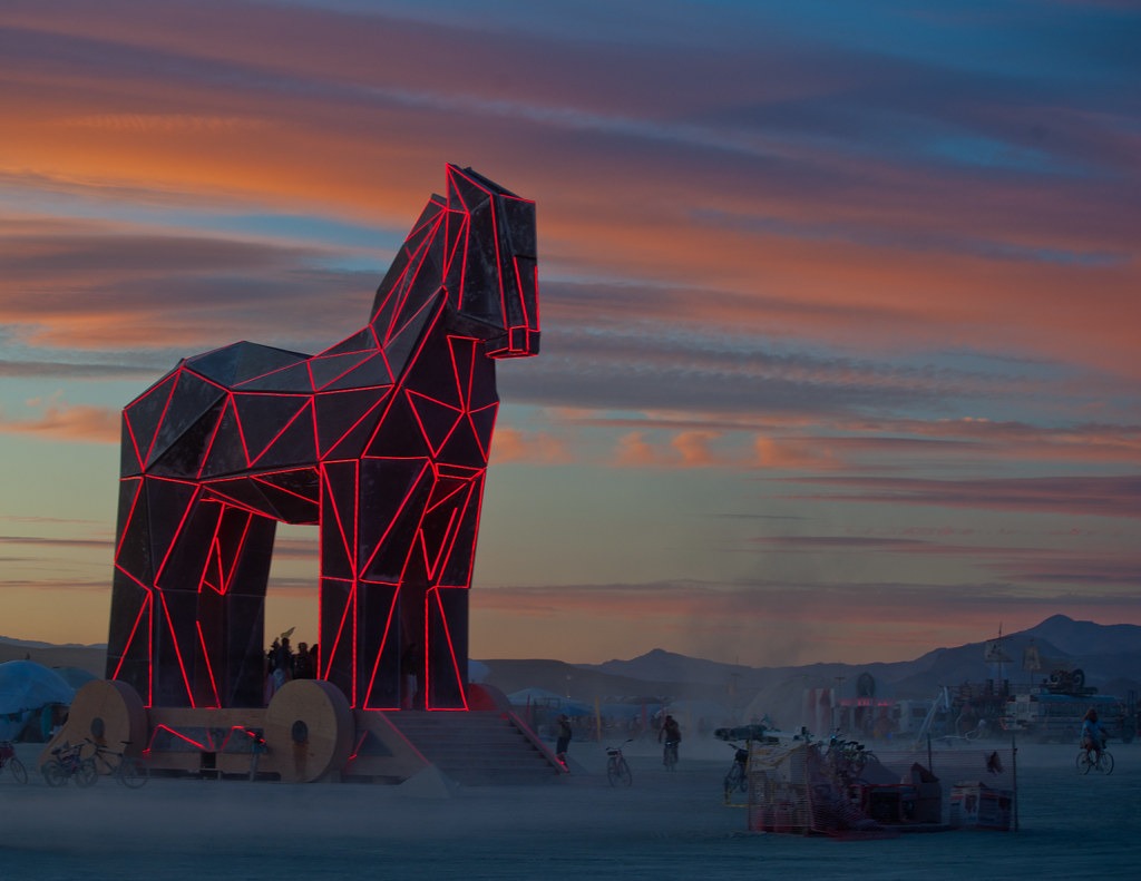 Il Cavallo di Troia, Vulcano Studio e Scena Urbana, Mysteria Light Festival 2025 (2)